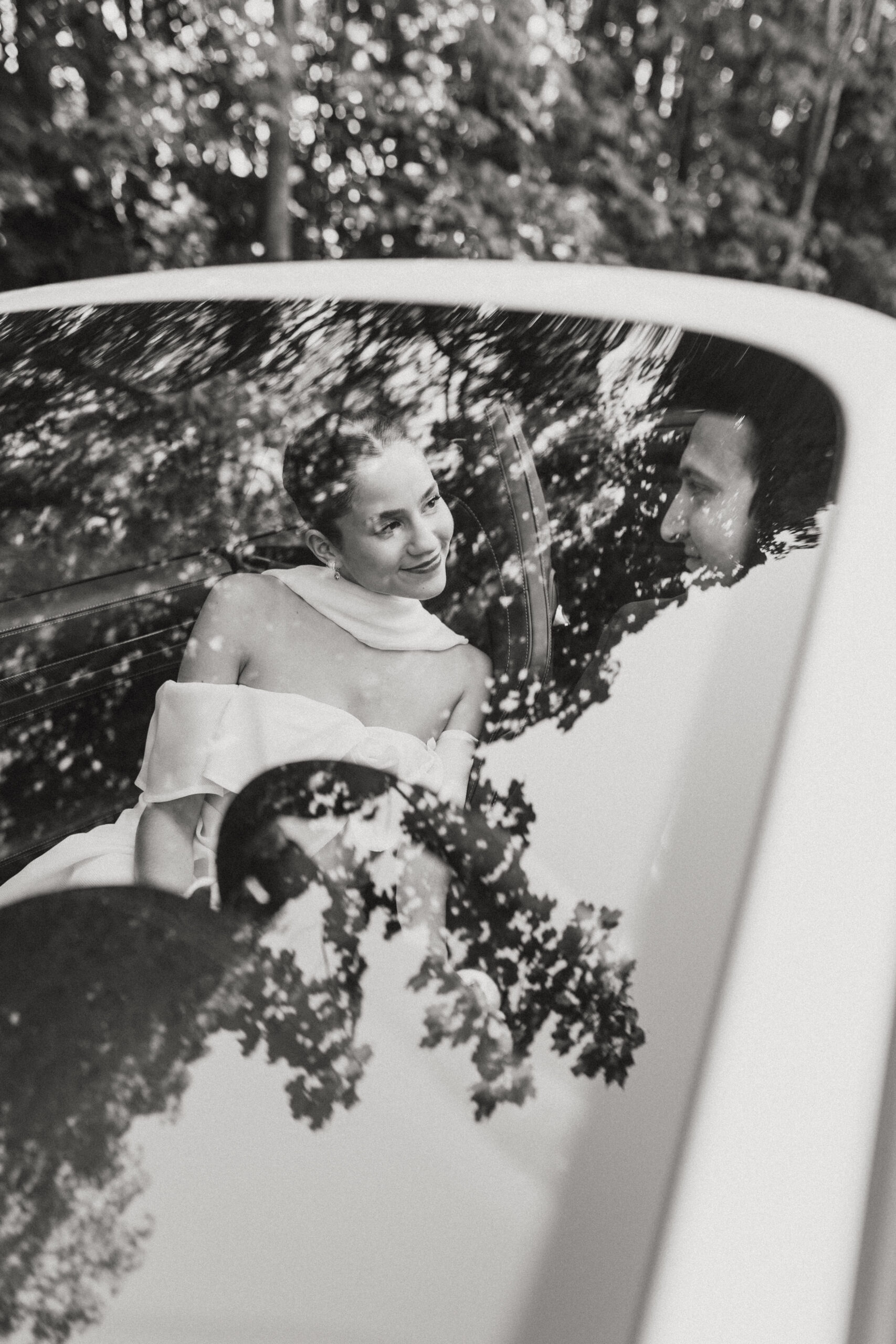 Traverse City, MI timeless and classic wedding portraits during an elopement with Porsche. 