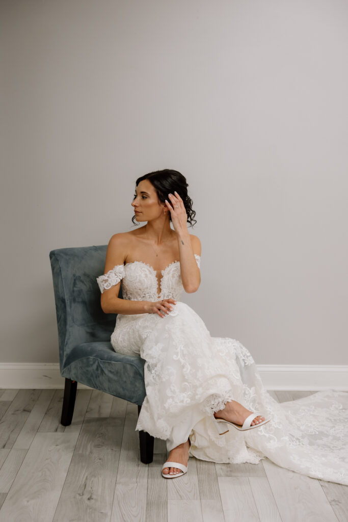 Wedding at Watersedge Wedding Venue in Columbus, Ohio, bride getting ready