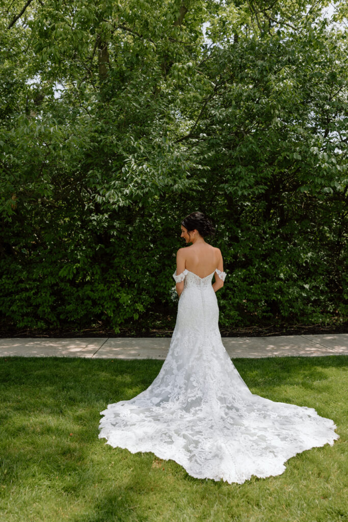 Bride portraits at Watersedge wedding venue in Columbus, Ohio