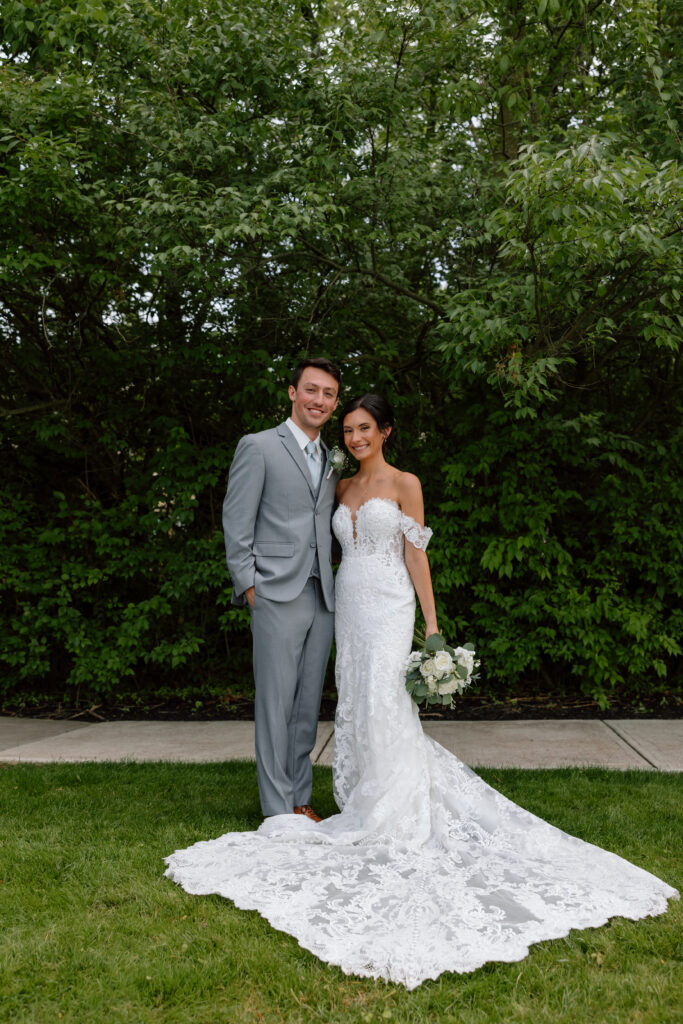 Watersedge wedding venue in Columbus, Ohio, bride and groom first look with bridal portraits