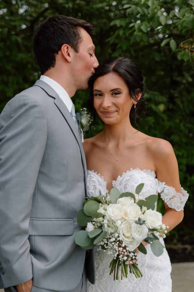 Watersedge wedding venue in Columbus, Ohio, bride and groom first look with bridal portraits