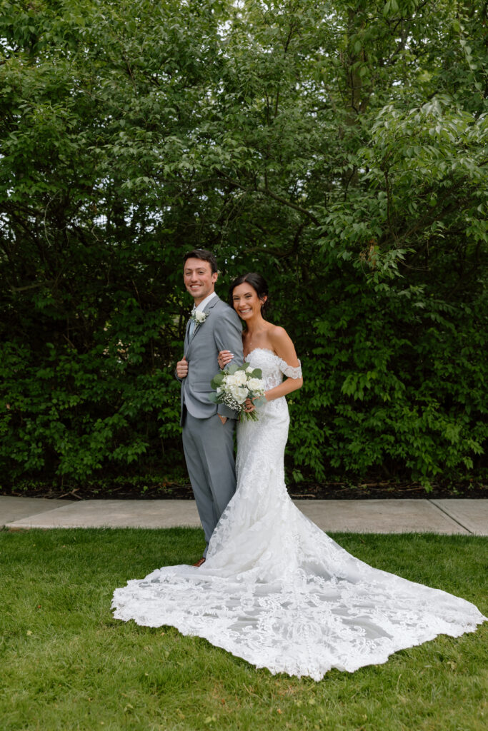 Watersedge wedding venue in Columbus, Ohio, bride and groom first look with bridal portraits