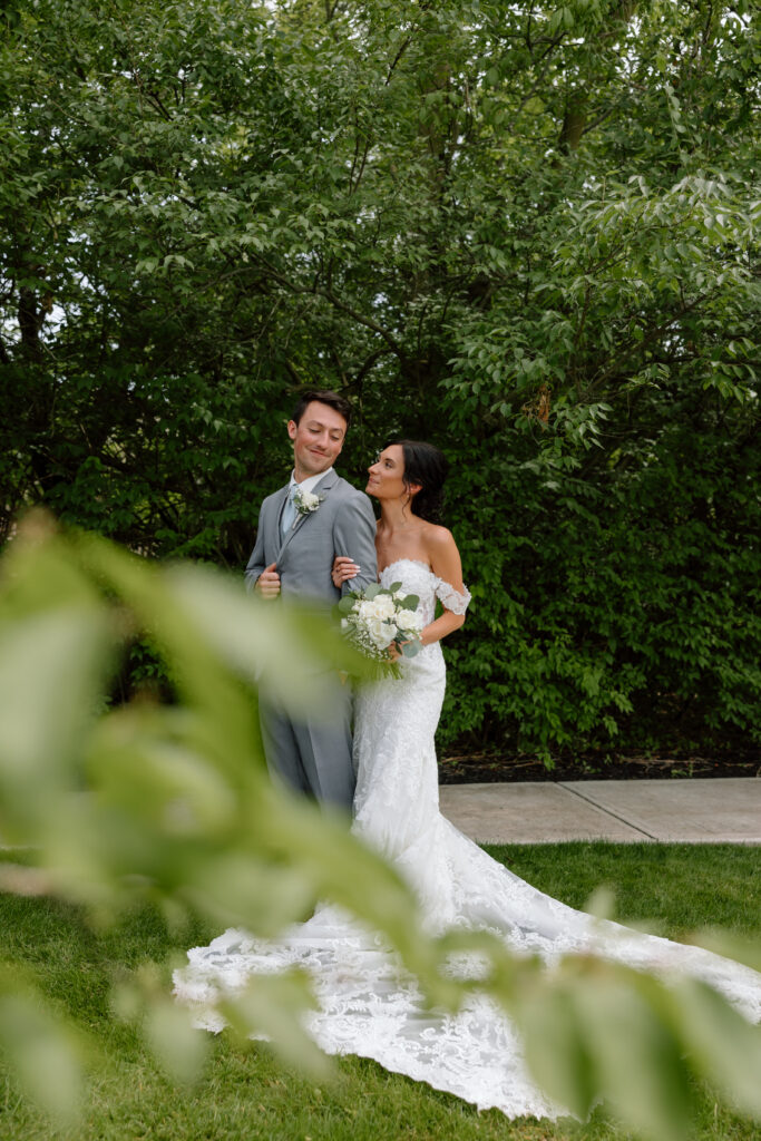 Watersedge wedding venue in Columbus, Ohio, bride and groom first look with bridal portraits