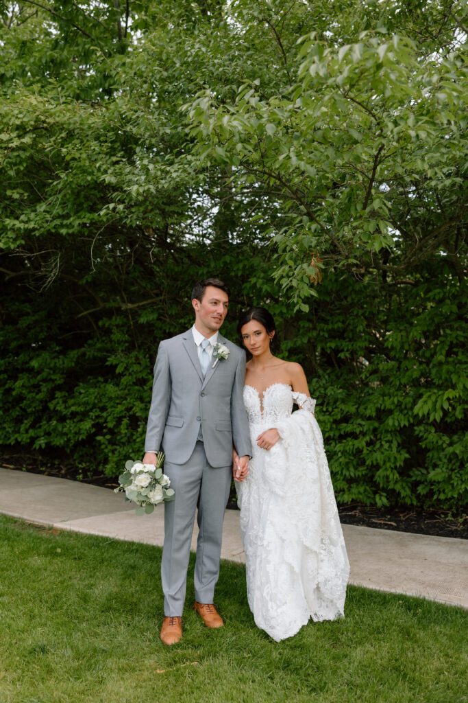 Watersedge wedding venue in Columbus, Ohio, bride and groom first look with bridal portraits