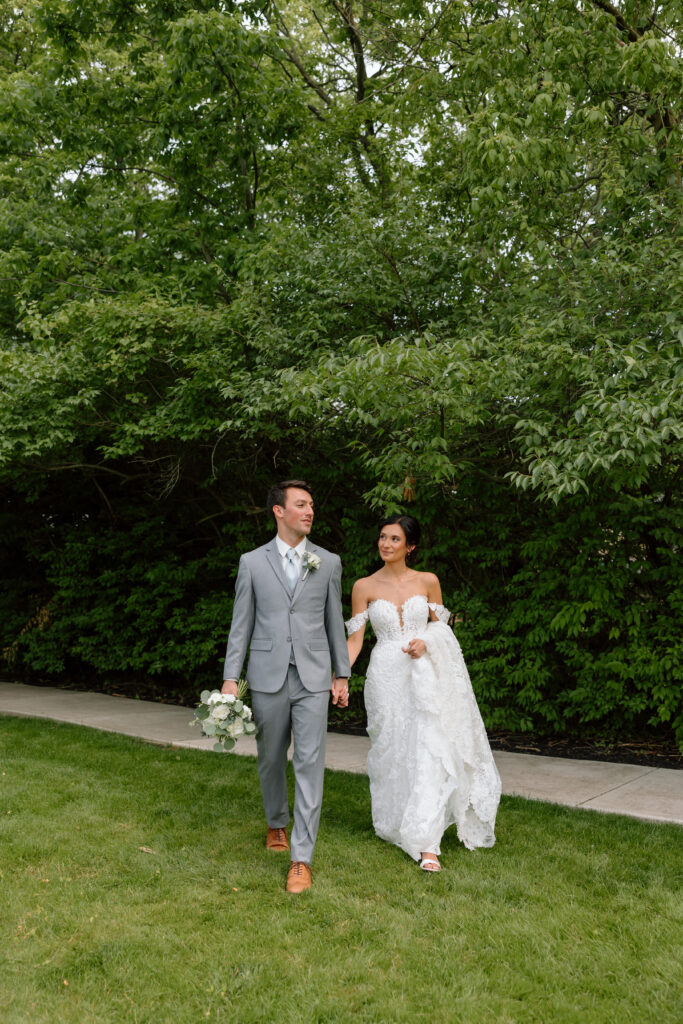 Watersedge wedding venue in Columbus, Ohio, bride and groom first look with bridal portraits