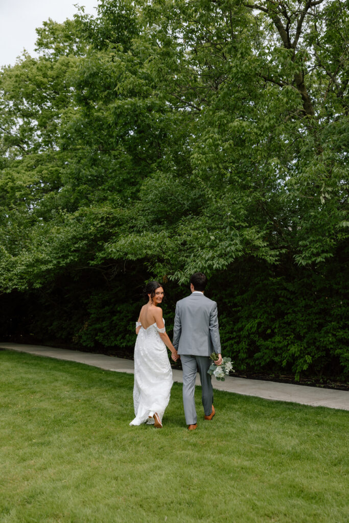 Watersedge wedding venue in Columbus, Ohio, bride and groom first look with bridal portraits