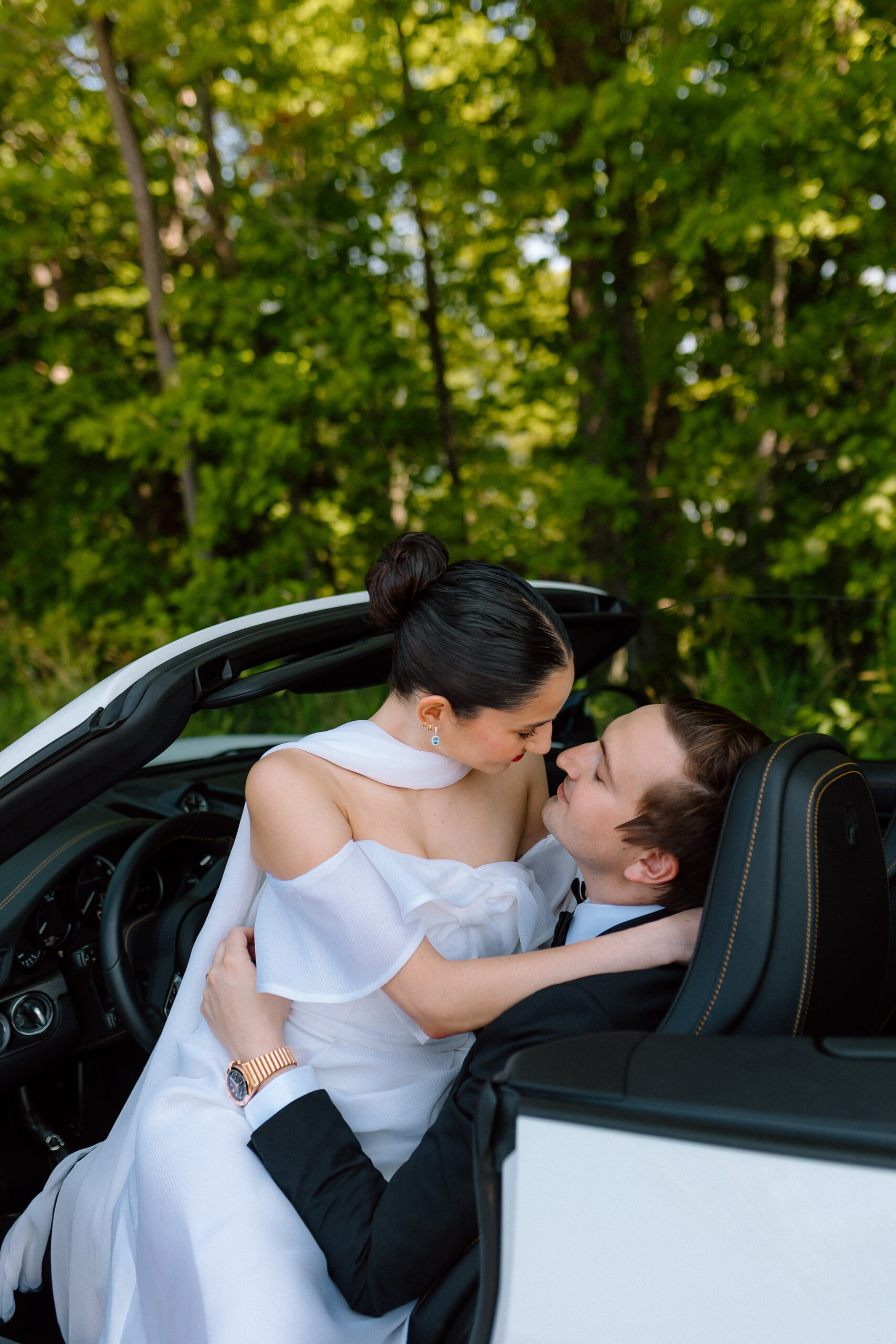 Traverse City, MI timeless and classic wedding portraits during an elopement with Porsche. 